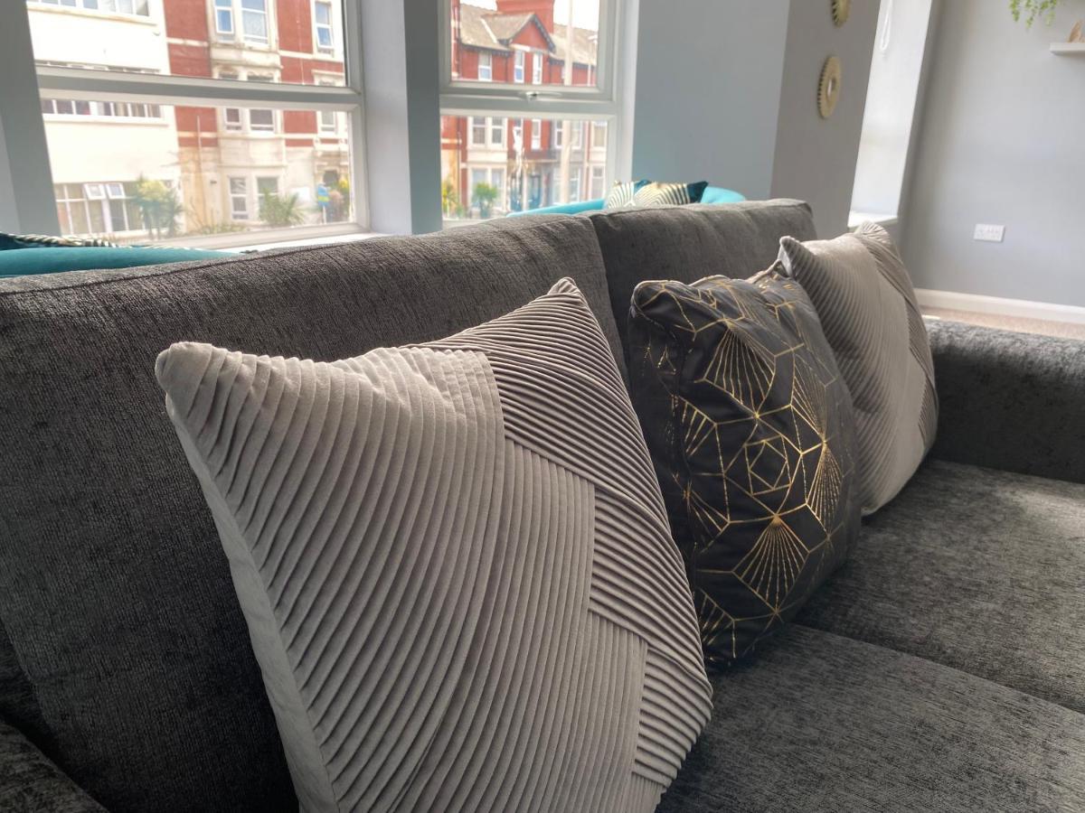 Blackpool Sleepover Apartment 4 Free Parking Sleeps 6 ภายนอก รูปภาพ